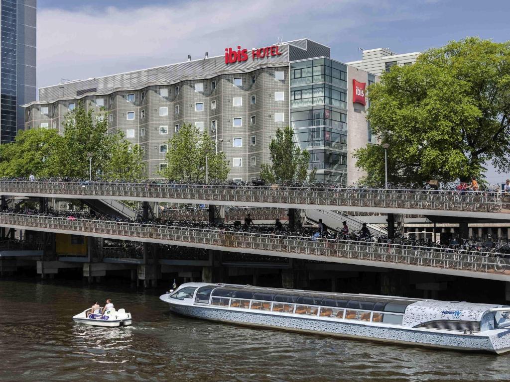 ibis Amsterdam Centre photo