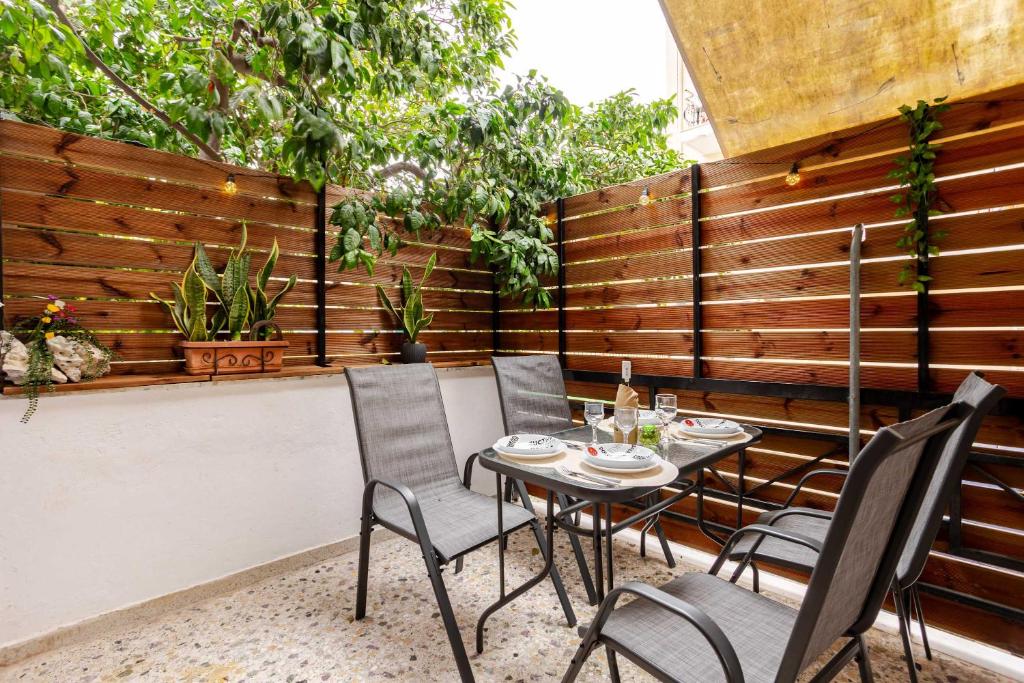 Kalamata's Urban Oasis with Private Balcony