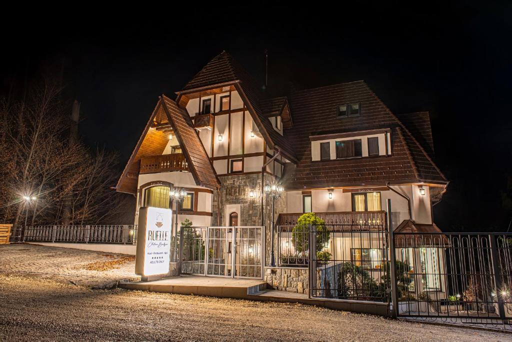 RUELLE Chateau Boutique
