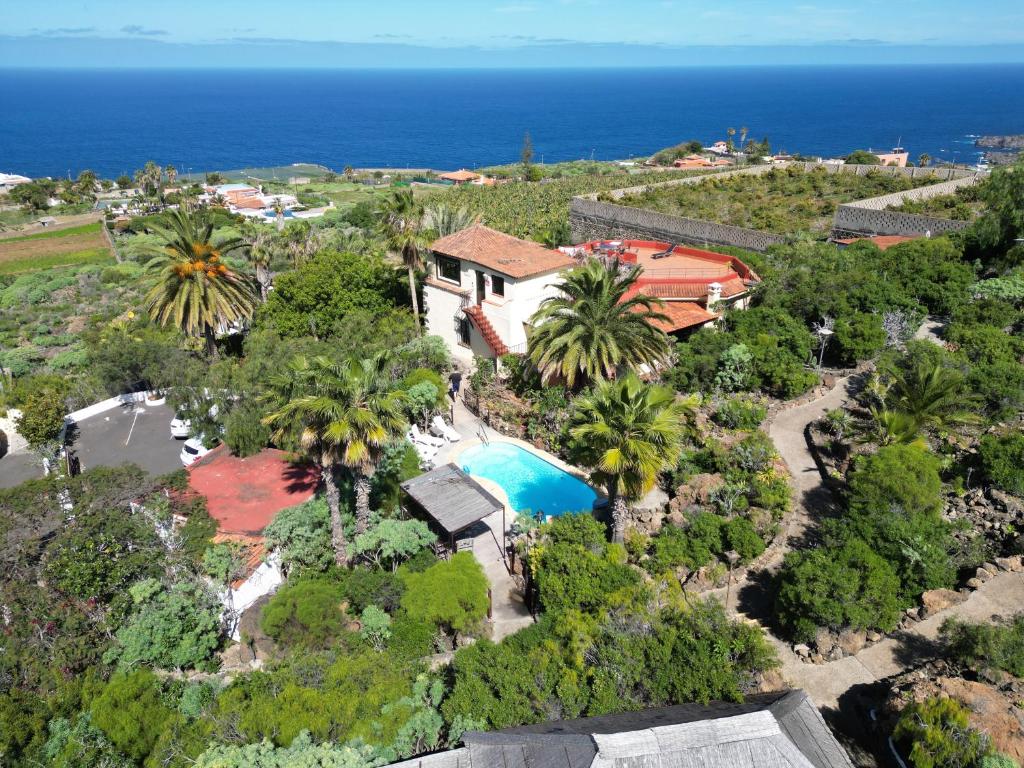 an aerial view of a house with a swimming pool and the ocean at Bella Vista - Finca Tabaiba in Icod de los Vinos