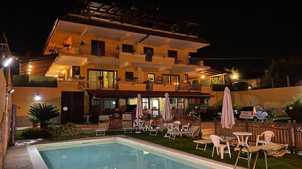 a villa with a swimming pool at night at Villa Mare e Monti in Trivio