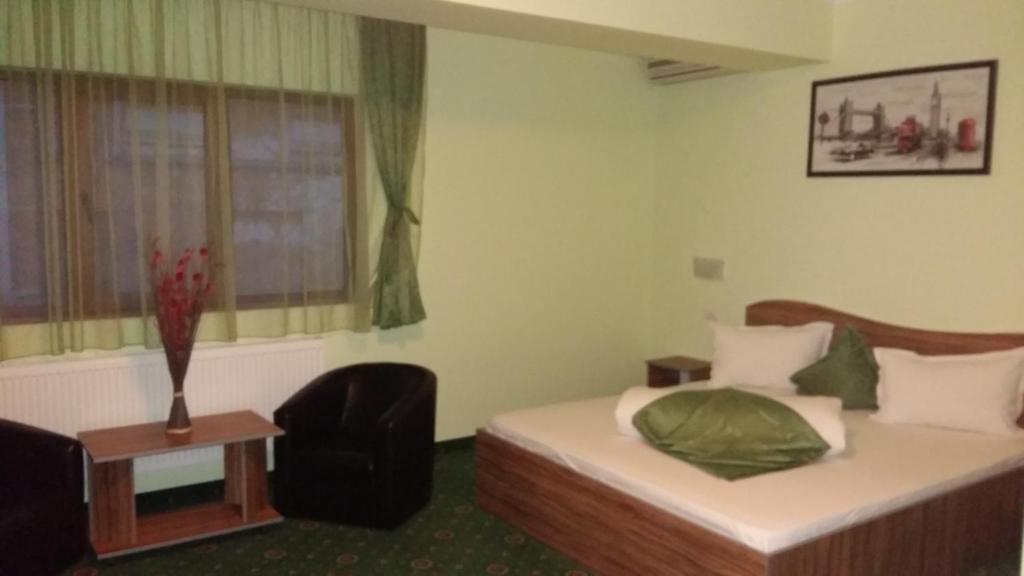 Postel nebo postele na pokoji v ubytování Hotel Corneliuss