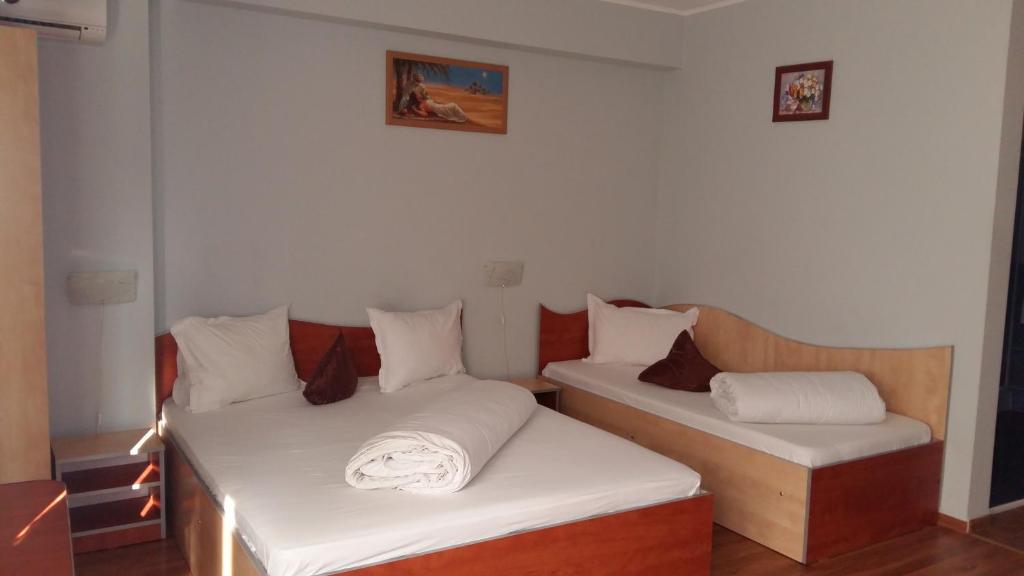 Postel nebo postele na pokoji v ubytování Hotel Corneliuss