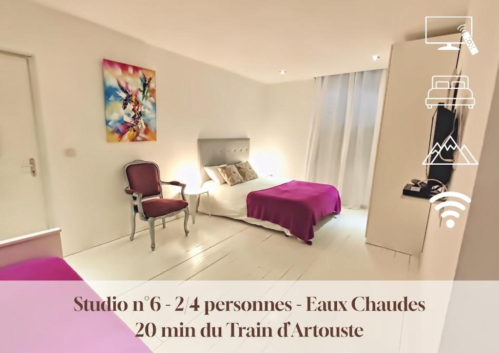 a bedroom with a bed and a chair at Studio 6, Eaux-Chaudes, proche Laruns & Espagne in Laruns