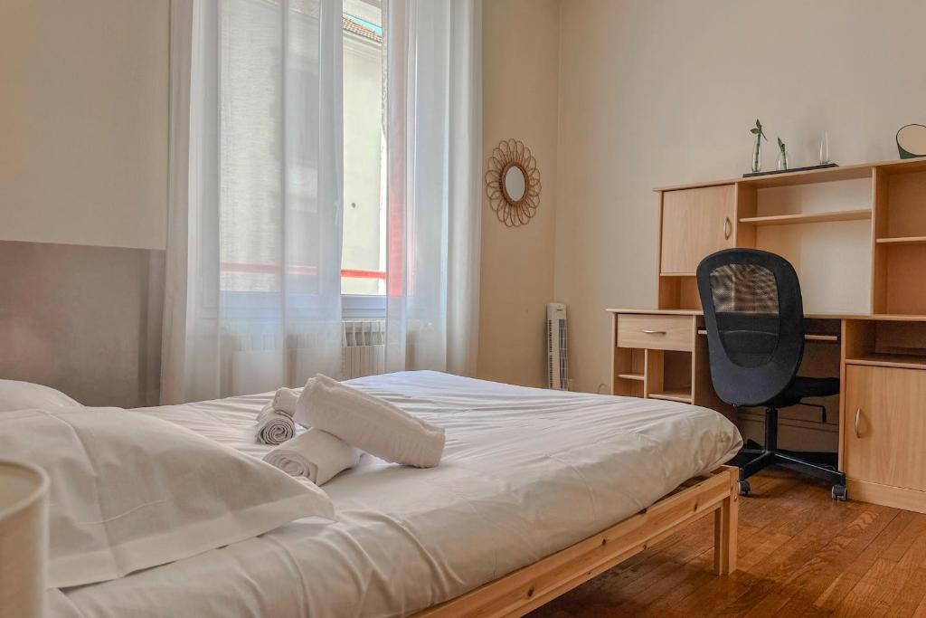 a bedroom with a bed with a desk and a chair at #EU L'Authentique in Grenoble