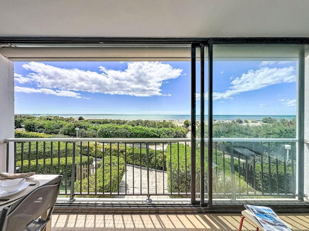 Apartment Les Dunes-3 by Interhome