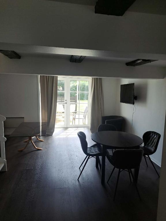 a living room with a table and chairs at Bandholm Badehotel in Bandholm