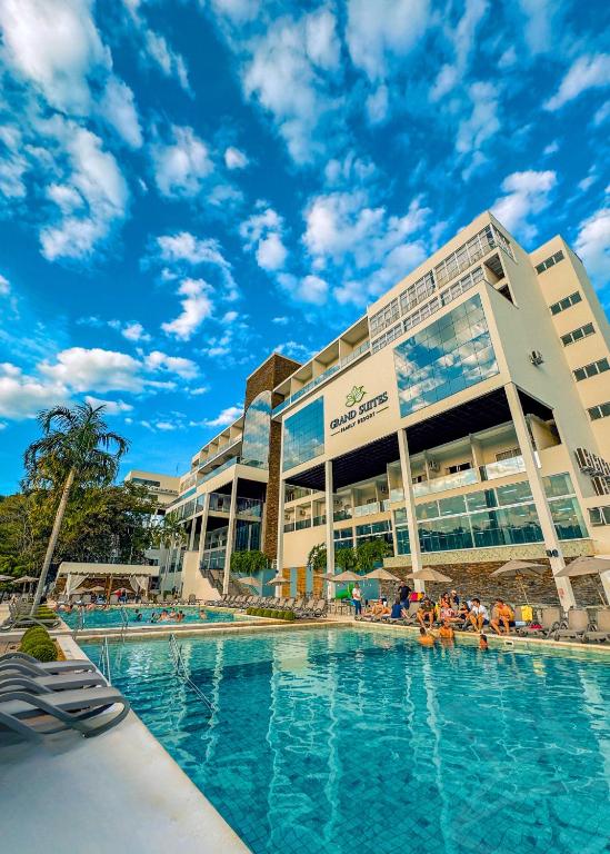 a swimming pool in front of a resort at Grand Suítes Family Resort in Itá