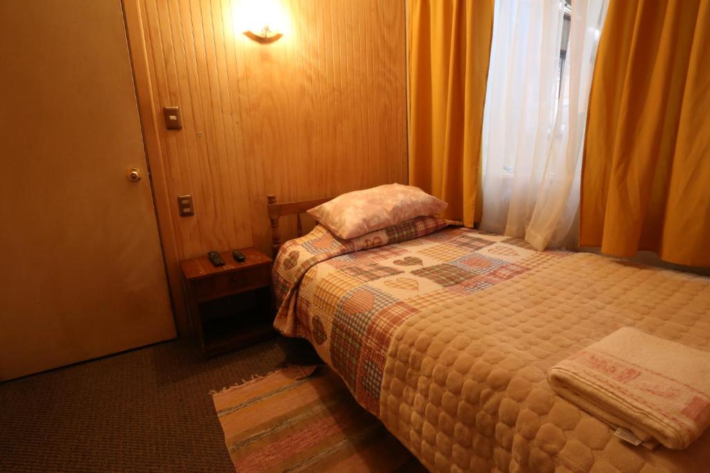 Rúm í herbergi á Casa Chilhué - Hostal Residencial
