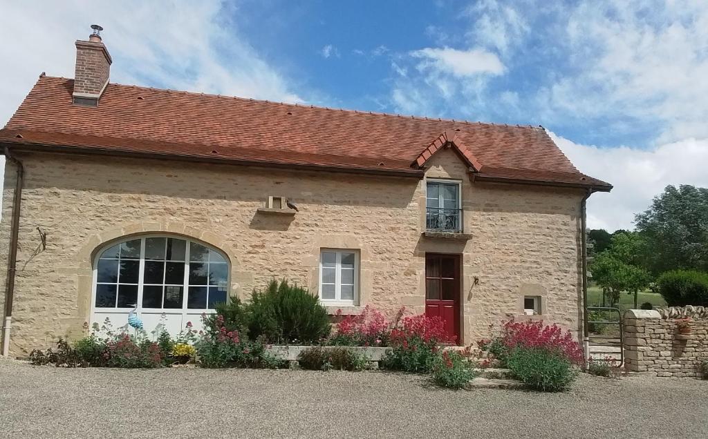 a brick house with a red roof at Gite de Cerney in Marcilly-Ogny