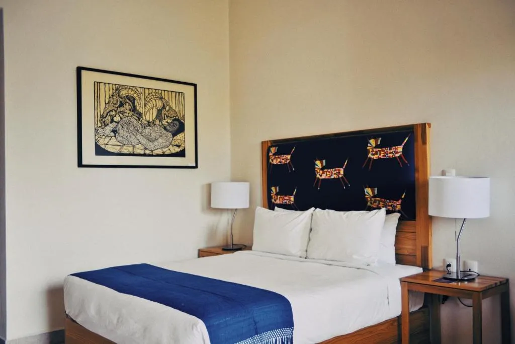 Standard Queen Room