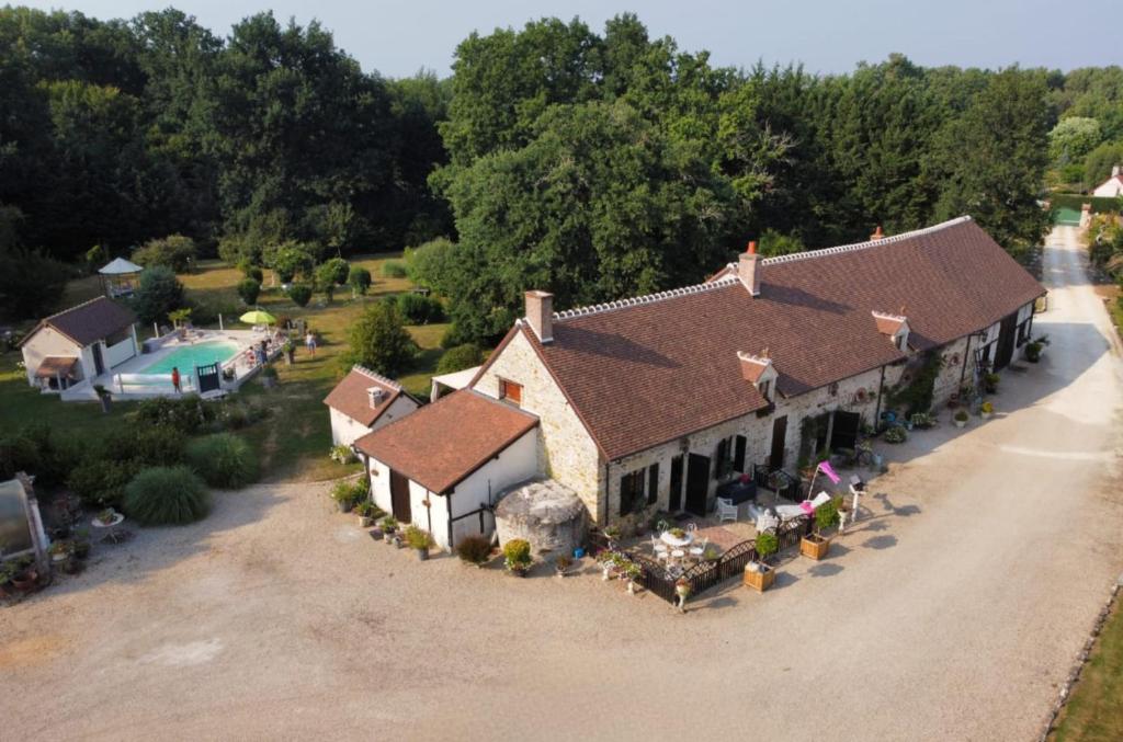 an aerial view of a house with a swimming pool at La Petite Ferme in Vouzeron