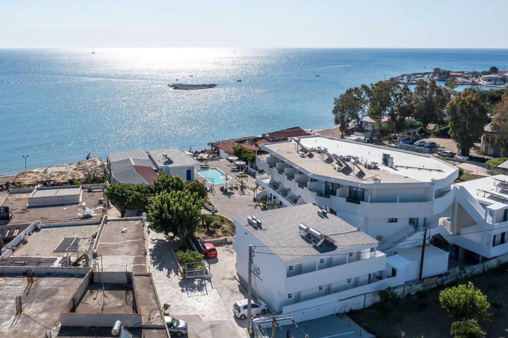 Genel bir deniz manzarası veya apart otelden çekilmiş bir deniz manzarası