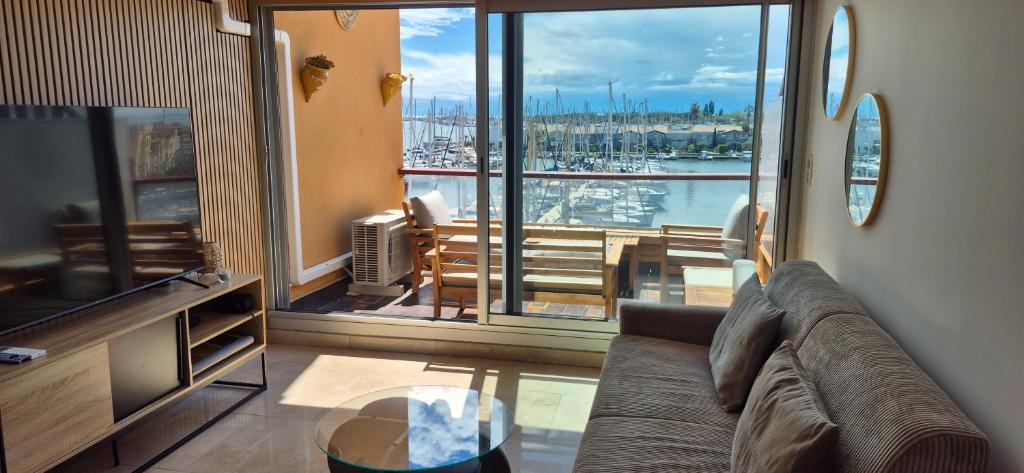T2, vue imprenable sur le port, parking, clim, wifi