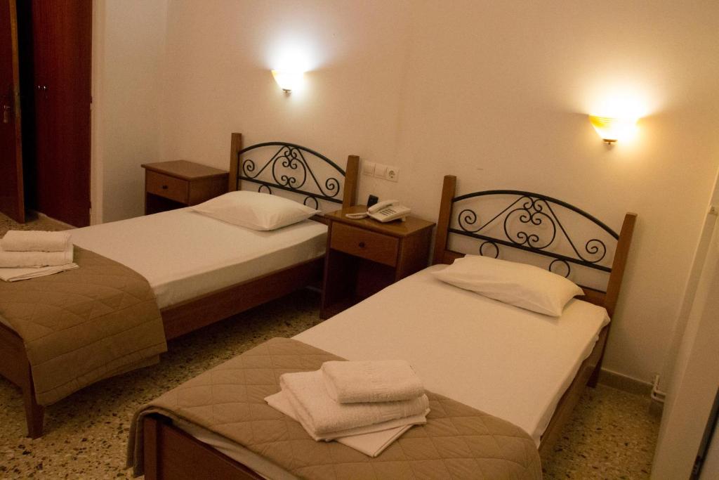 Postel nebo postele na pokoji v ubytování Anixis Hotel