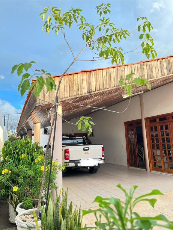 a truck parked in the garage of a house at Ampla Casa Duplex com 4 suítes in Teresina