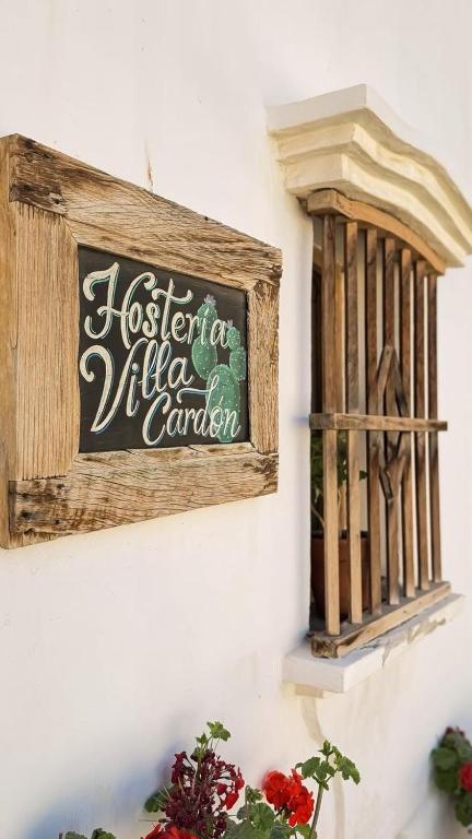 a sign on a wall that says hostetter al salsa garden at Hosteria Villa Cardon in Cachí