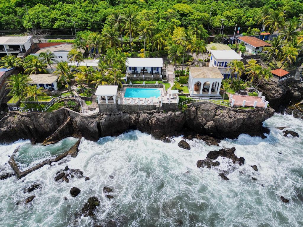 an aerial view of a house next to the water at Verdaad Mansion in La Libertad