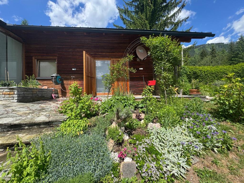 a garden in front of a house at Ferienwohnung Wildrose in Bad Mitterndorf
