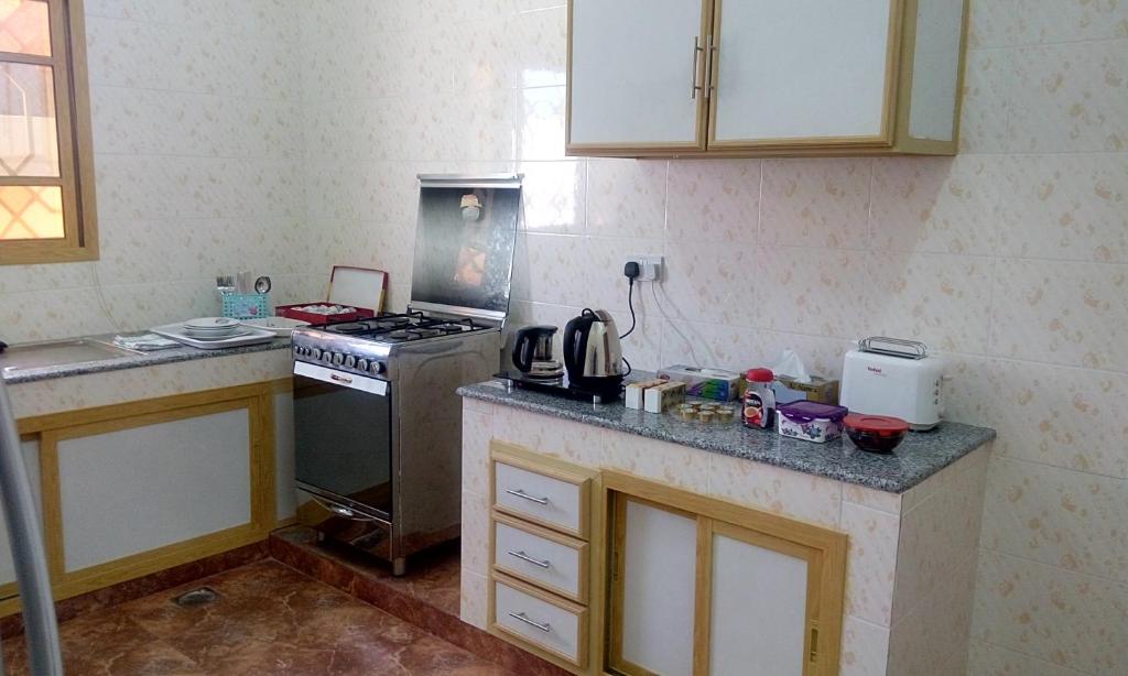 Kuchyň nebo kuchyňský kout v ubytování Al Hamra Guest House