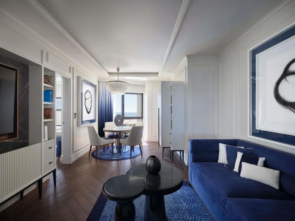 Prestige Suite with Living Room and Sea View