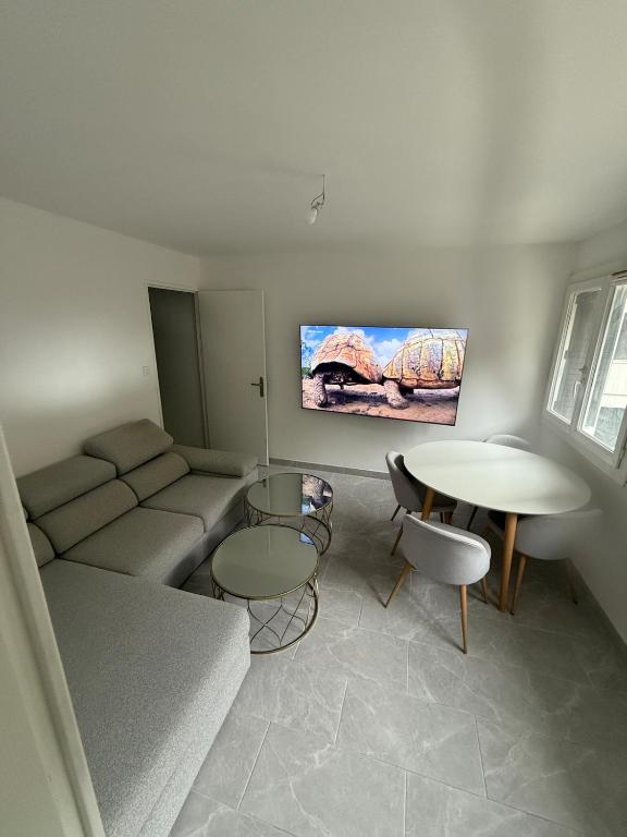 Apparently 2 bedrooms