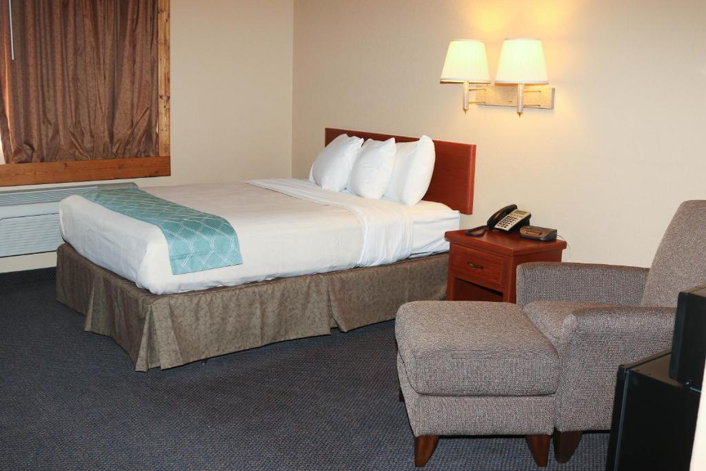 Postel nebo postele na pokoji v ubytování Travelodge by Wyndham Gillette