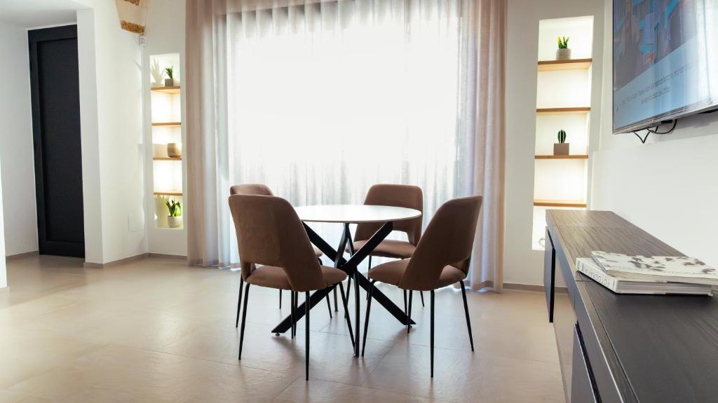 a dining room with a table and chairs at Tradomari in Mesagne