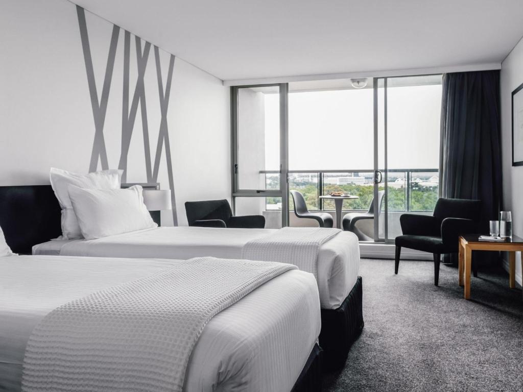Quay West Suites Melbourne photo