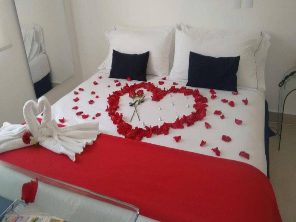 Postel nebo postele na pokoji v ubytování Zalmedina Hotel