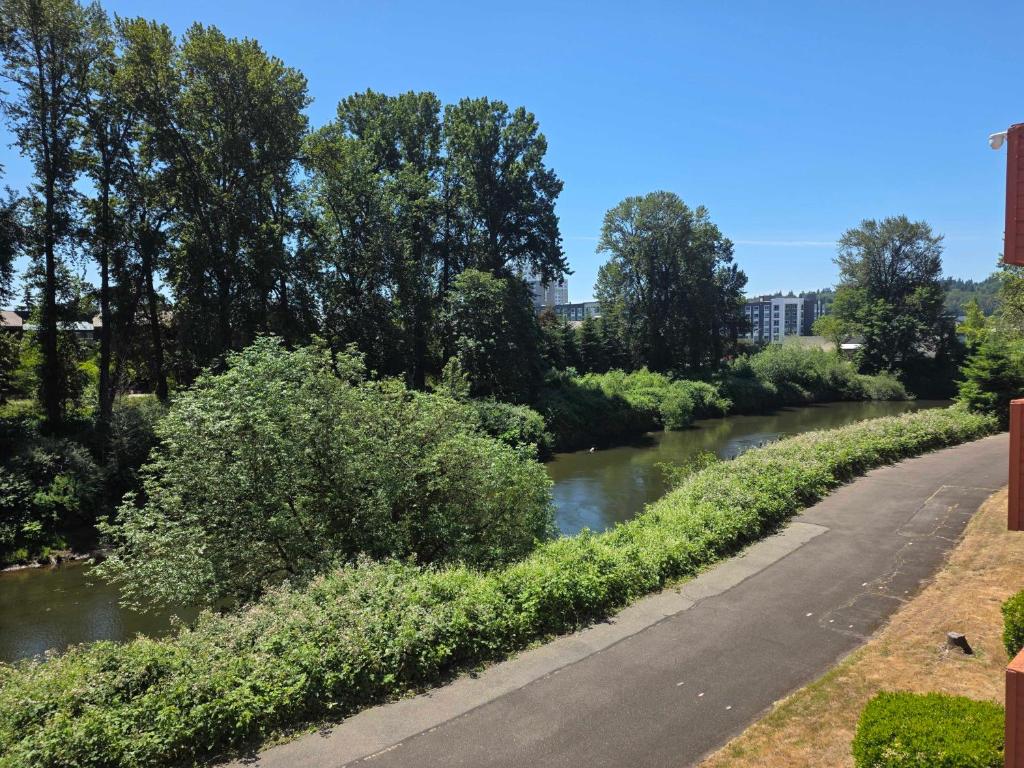 Ramada by Wyndham Tukwila Southcenter photo