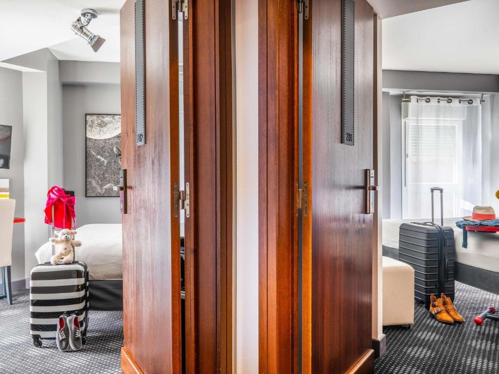 ibis Styles Paris Mairie de Montreuil - Standard Family Suite With Two Connecting Rooms