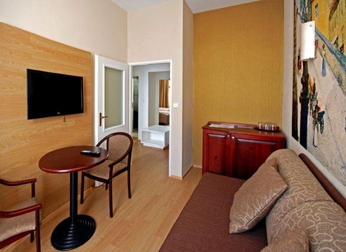 U Stare Pani - At the Old Lady Hotel - 14