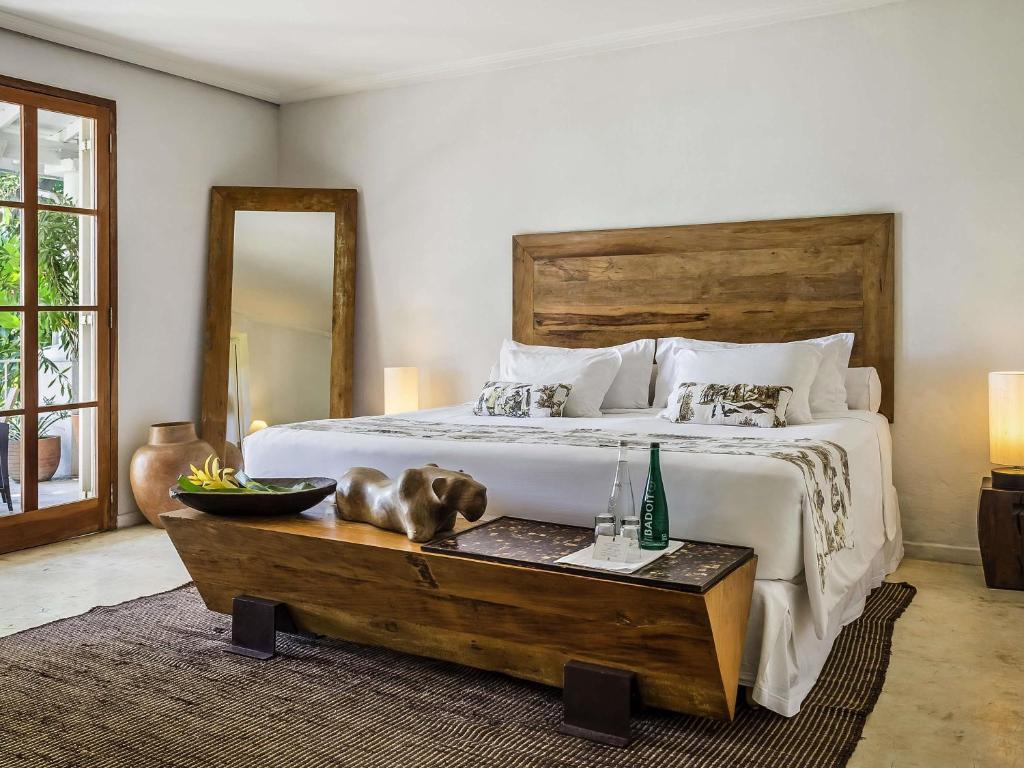 Deluxe King Room with Balcony and View