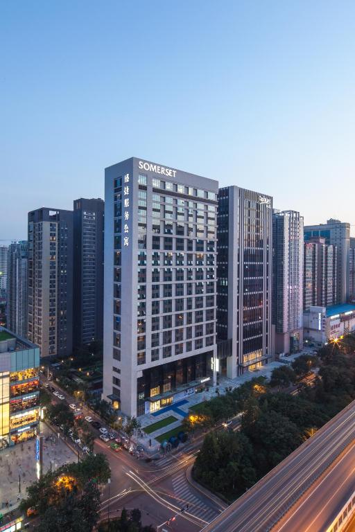 西安西安盛捷新地城服务公寓的城市中心的一座大楼
