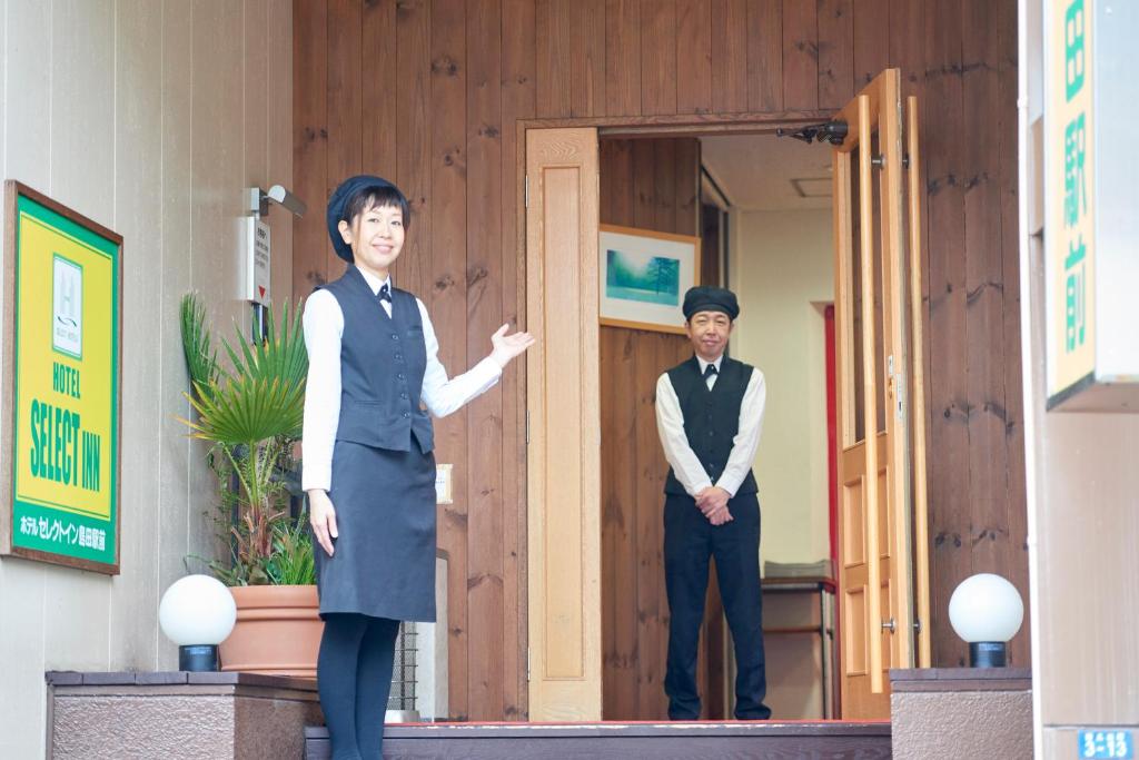 Majutusasutuse Select Inn Shimada Ekimae töötajad