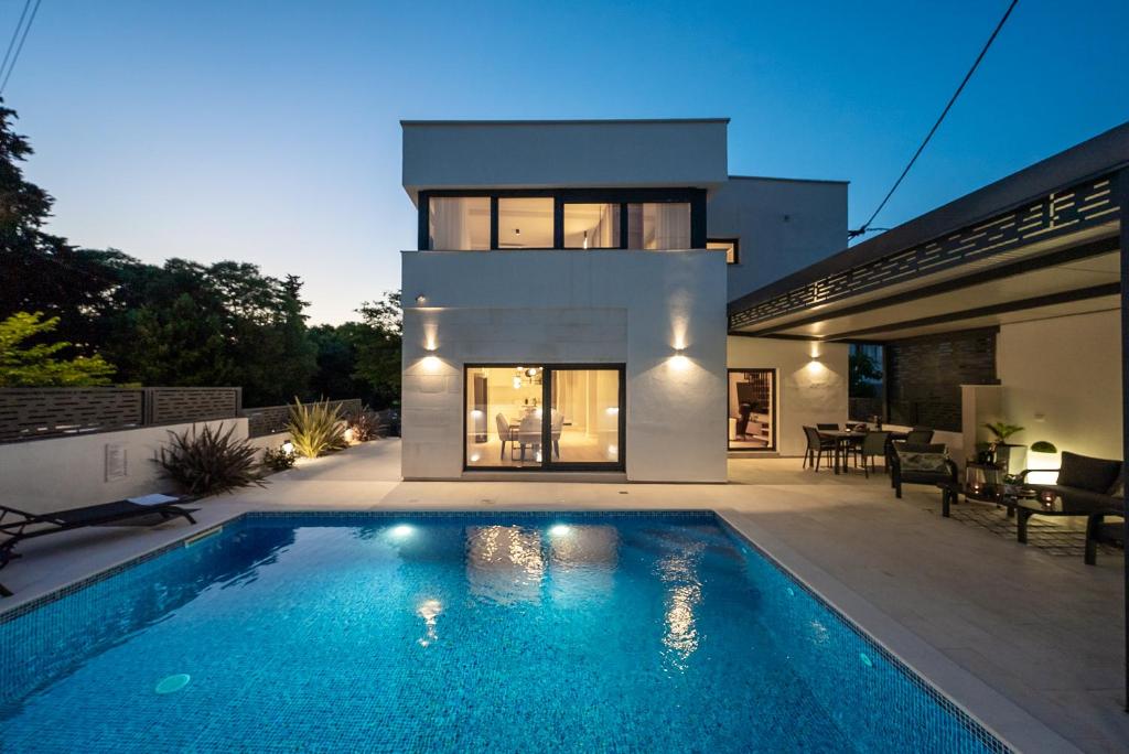 City Shell Luxury Residence