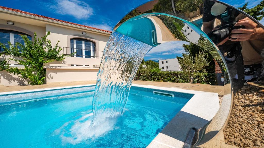 Villa Lara with pool&whirpool&pet friendly&100m from the sea- Rab by Villas Guide