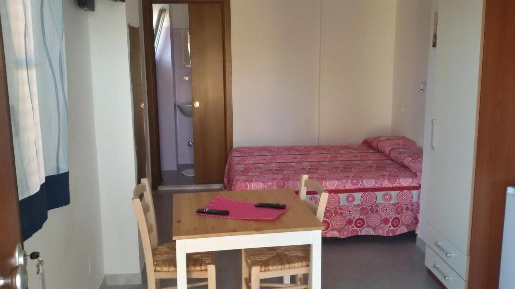 a small room with a small table and a bed at Green Garden Eco-Holiday in Vieste