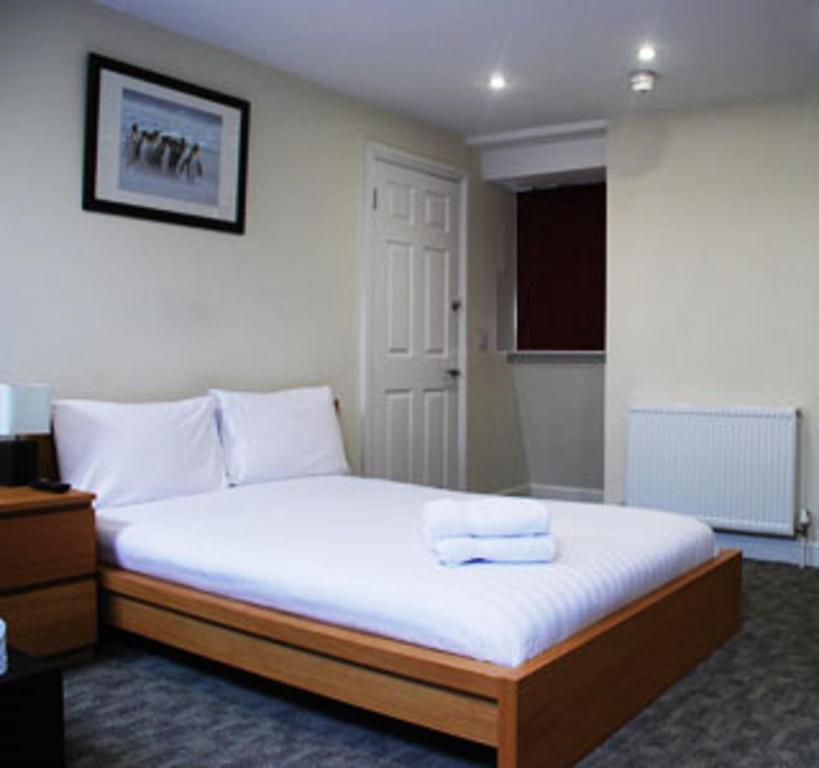 Una cama o camas en una habitación de Clapham Guest House