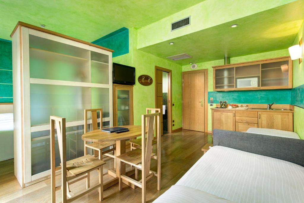 Kuchyň nebo kuchyňský kout v ubytování Hotel Firenze
