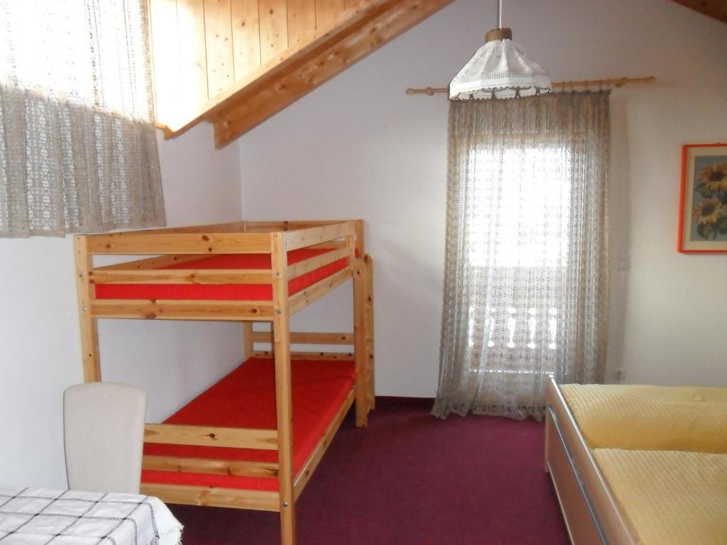 A bed or beds in a room at Maurerhof Telves