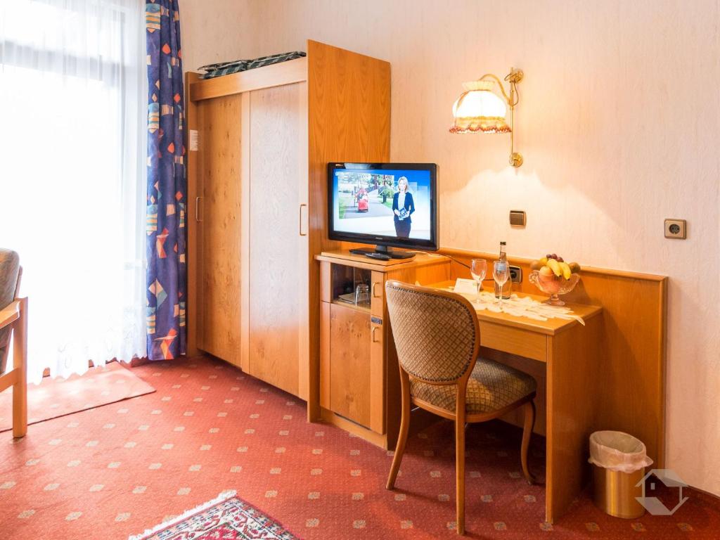 TV a/nebo společenská místnost v ubytování Hotel Restaurant Alte Linde
