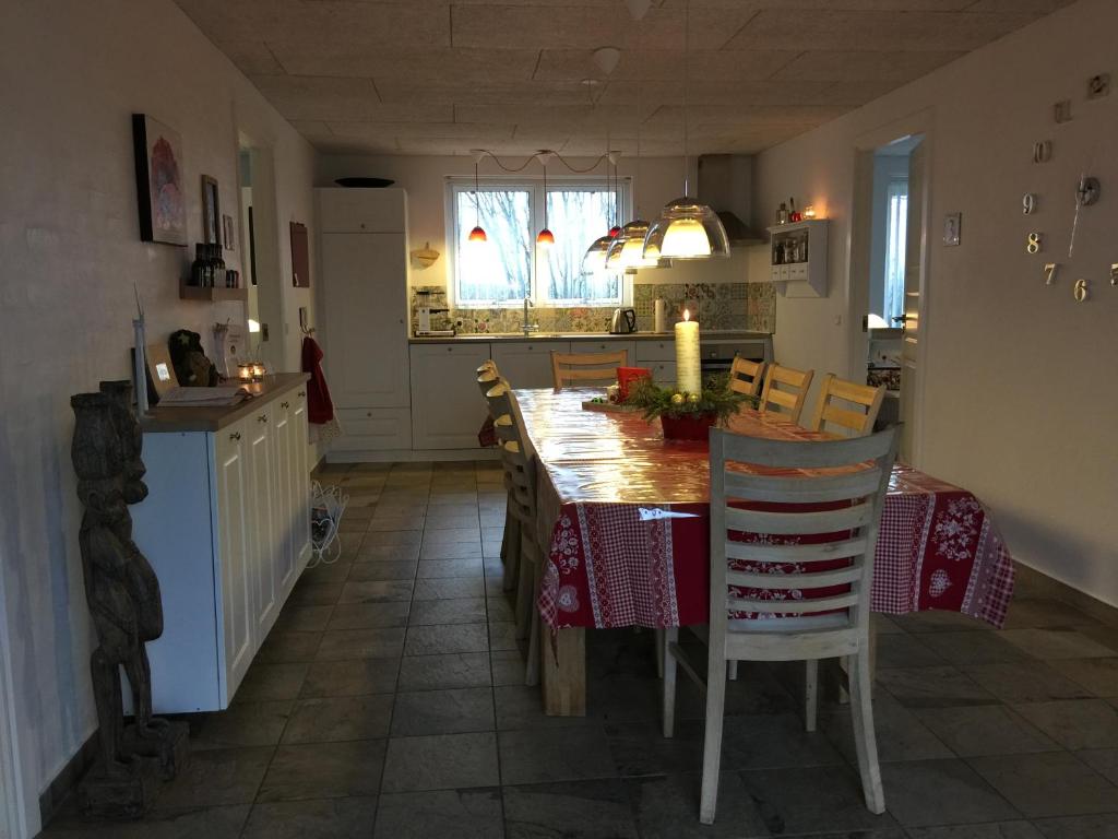 Kuchyň nebo kuchyňský kout v ubytování Sov Godt i Arnborg Bed & Breakfast