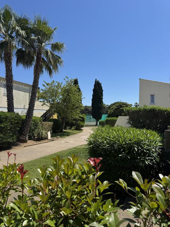 Studio climatisé avec piscine, tennis et parking gratuit
