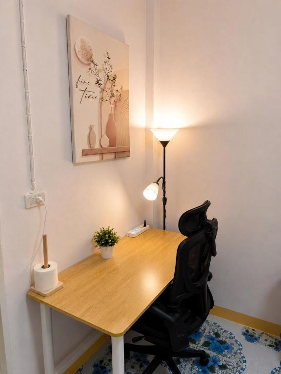 Workspace evidence from Charming 1-BDR Furnished Private Home with Kitchen