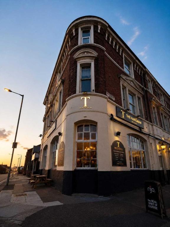 a building on the corner of a street at GuestReady - The Hangman in Liverpool