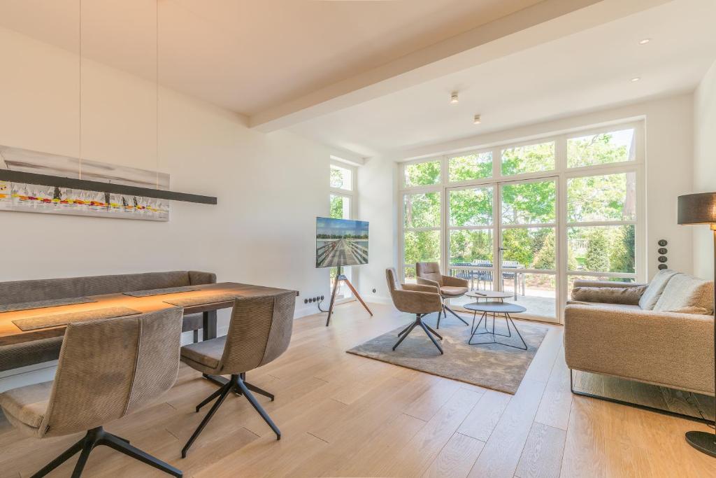 a living room with a couch and a table at Strandvilla Lilli in Timmendorfer Strand