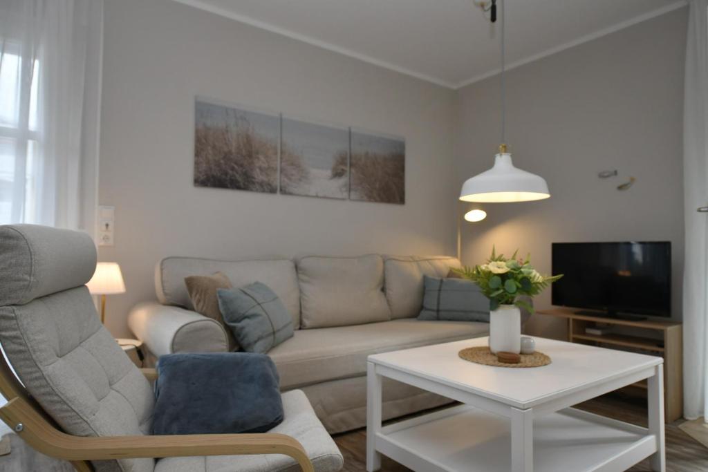 a living room with a couch and a table at FeWo Gisa - Graal Müritz in Graal-Müritz