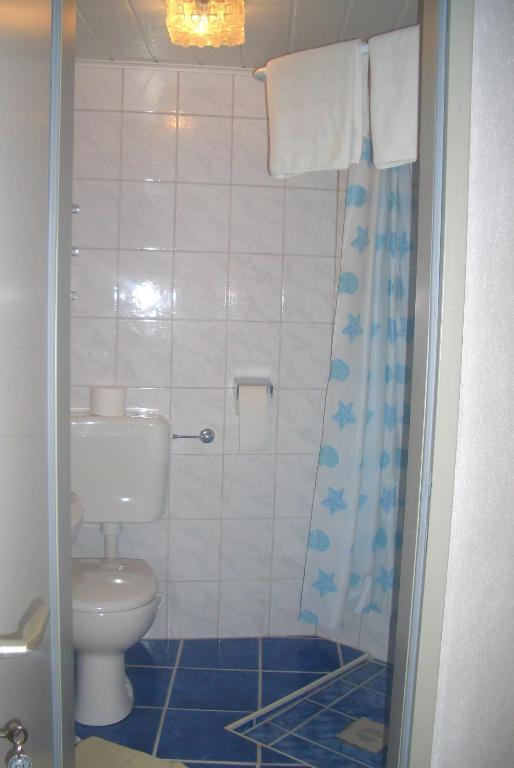 A bathroom at Appartementhaus Sabine